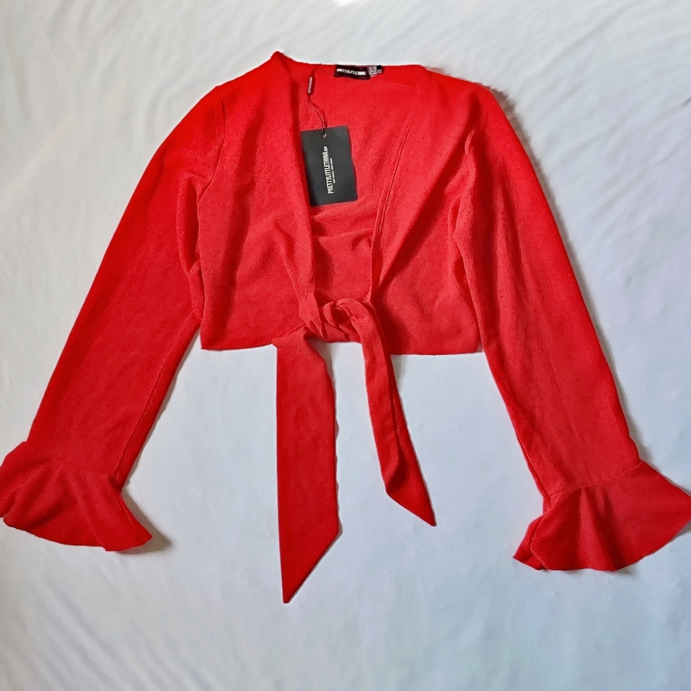 Pretty Little Thing tie front crop top